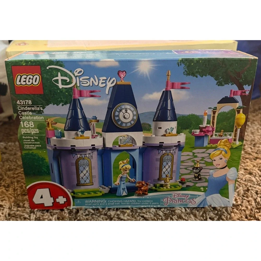Lego Disney Cinderella's Castle Celebration Building Set (NWT) 43178